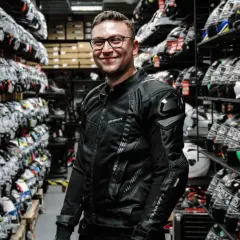 Jaką kurtkę motocyklową na lato wybrać, aby czuć się komfortowo?