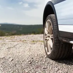 Co ile lat zmieniać opony, aby uniknąć niebezpieczeństwa na drodze?