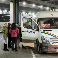Ile jedzie bus z Krakowa do Katowic? Czas podróży i wskazówki