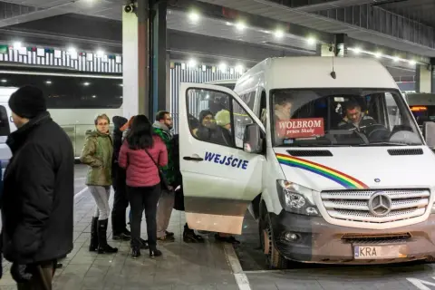 Ile jedzie bus z Krakowa do Katowic? Czas podróży i wskazówki