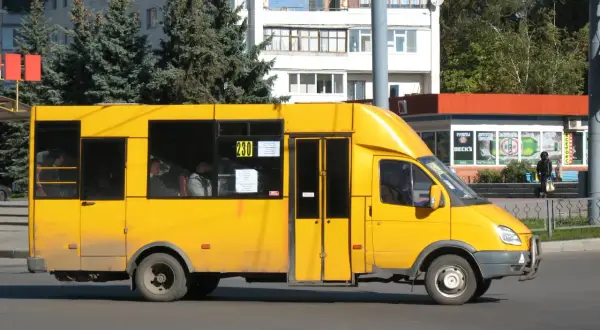 Mały autokar ile miejsc? Odkryj, ile osób zmieści się w mikrobusie