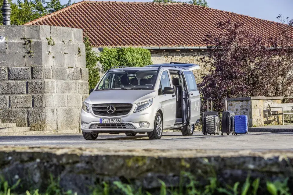 Jaki bus najlepiej kupić? Sprawdź najlepsze modele i ich wady