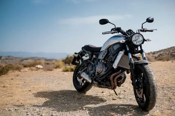 Jakie ciśnienie w oponach motocyklowych zapewnia bezpieczeństwo i komfort?